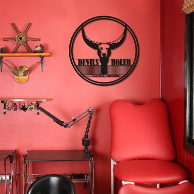 Kişiye Özel İsimli ve Boğa Temalı Dövme Metal Duvar Dekoru – Dövme Sanatı Duvar Süsü, Dövme Sanatçısına Hediye, Stüdyo Dekoru ve Tabelası